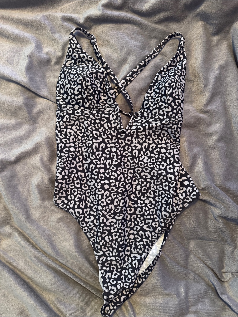 Cupshe Black and White Leopard Print One-Piece Swimsuit
